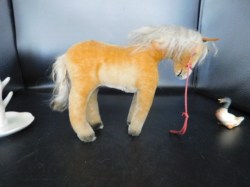 steiff sm horse red reins side